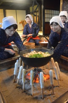 新米で作られるきりたんぽ＝大館市で