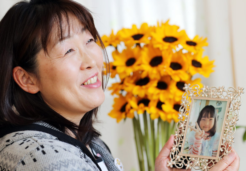 東日本大震災６年 ヒマワリは娘の笑顔 津波で長女亡くした母 防災願い種を配る 毎日新聞