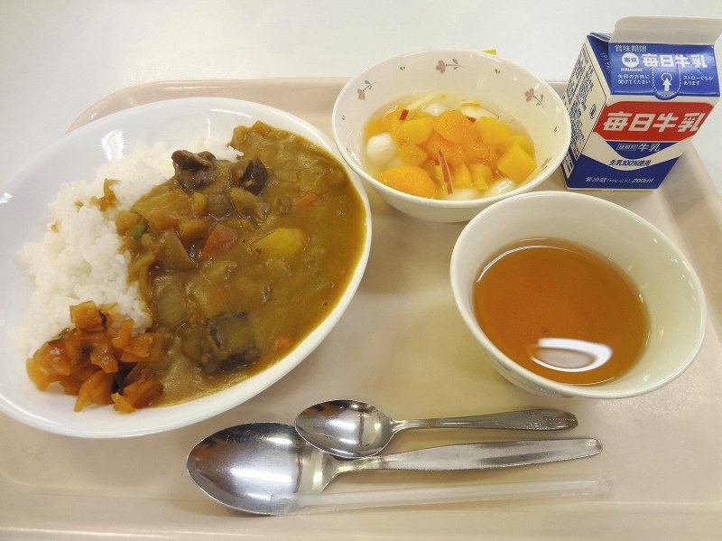 各地の学校給食 名古屋は給食エビフライ年１回に 高野豆腐など増加 写真特集4 14 毎日新聞