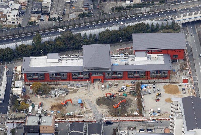 森友学園が建設を進める小学校の工事現場=大阪府豊中市で、本社ヘリから三村政司撮影