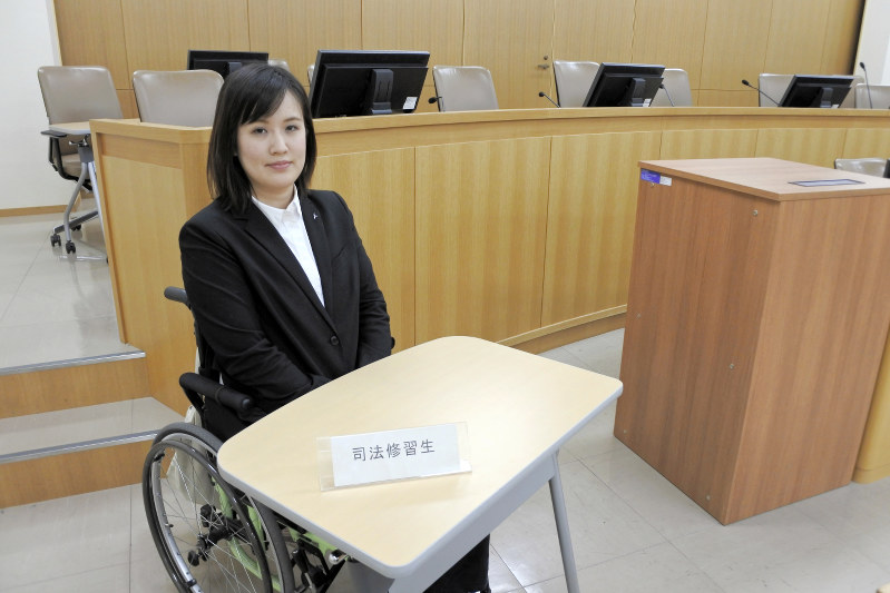 司法修習生 車いすの検事目指し 挑戦の日々 横浜地裁 毎日新聞