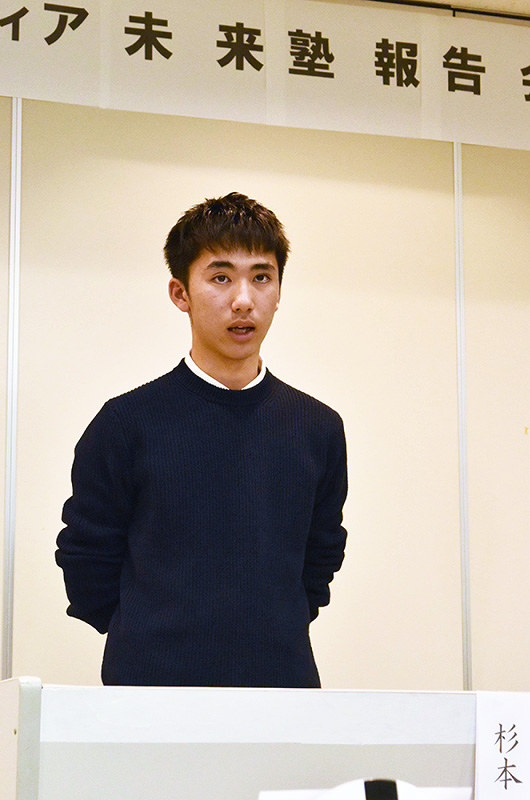 ラオスで視察してきたことを報告する生徒=高松市で、待鳥航志撮影