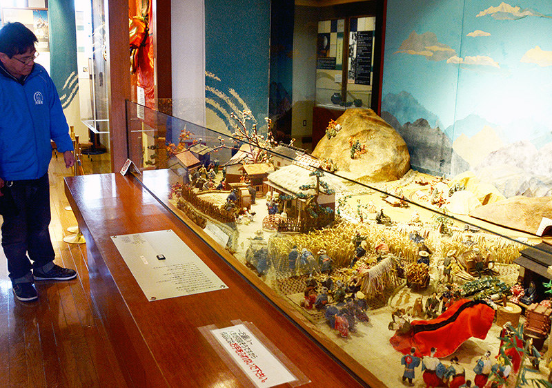 コレ推し 鳥取 お城山展望台 河原城 鳥取市河原町 お城そっくりの 情報館 中国 毎日新聞