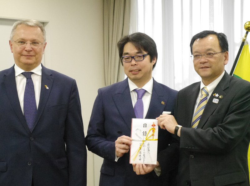 リトアニア交流センター 歴史や文化知って 五輪事前キャンプ地の平塚に来月移転 関連図書67冊を市に寄贈 神奈川 毎日新聞