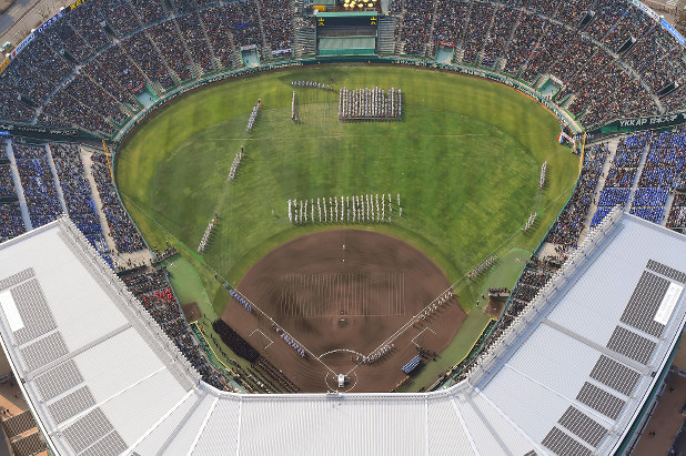 選抜高校野球：甲子園で開幕 32校夢舞台で堂々行進 | 毎日新聞