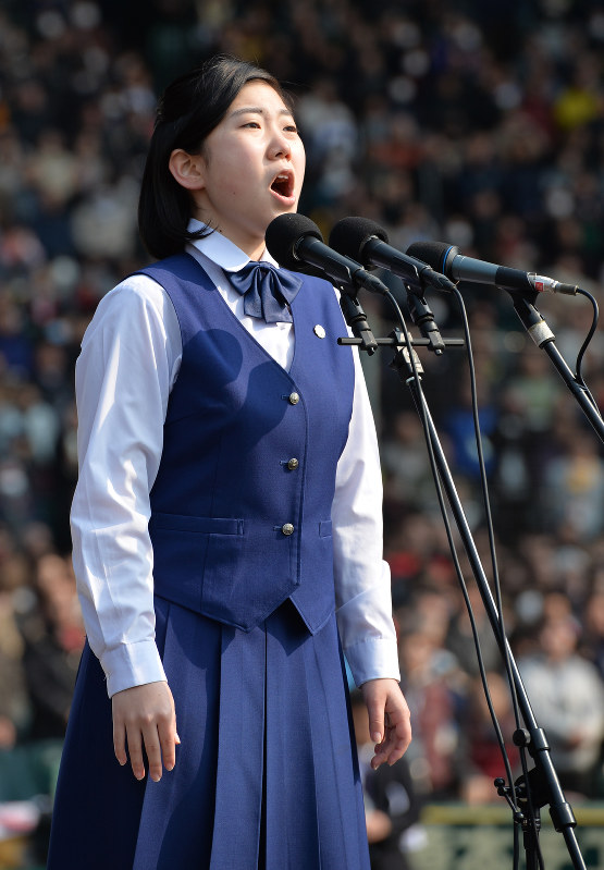 選抜高校野球 届け希望と元気 不来方 竹内さん国歌独唱 毎日新聞