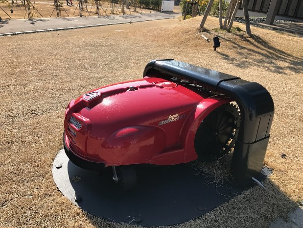 芝刈りロボット