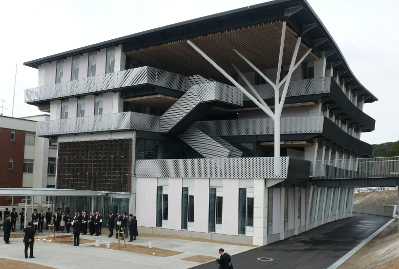 静岡理工科大 新たに設置 建築学科の新校舎完成 袋井 静岡 毎日新聞