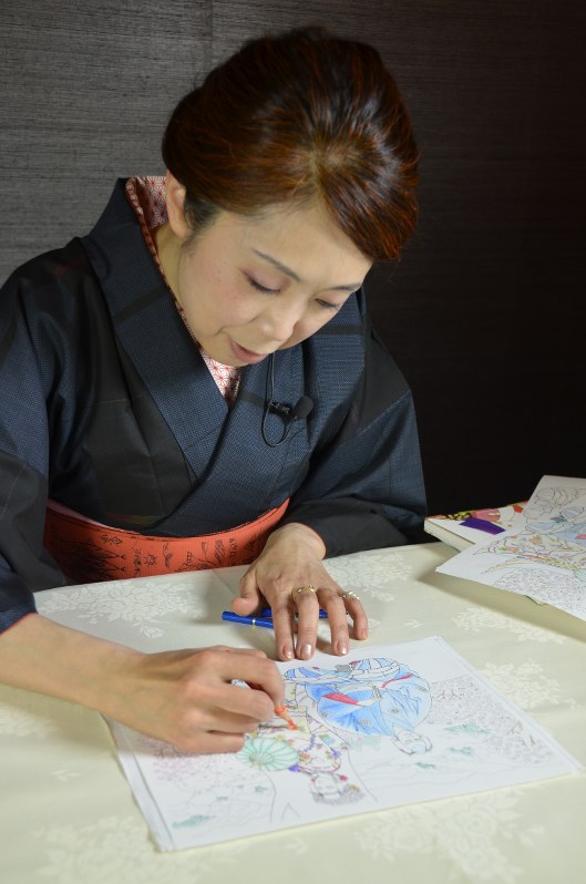 大人の塗り絵 歌舞伎や浮世絵の本格派登場 ｓｎｓで発信 上 毎日新聞