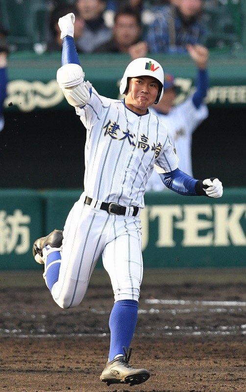 選抜高校野球：健大高崎2ケタ得点で圧勝 札幌第一降す [写真