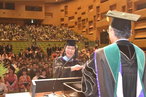 弘前 大学 卒業 式