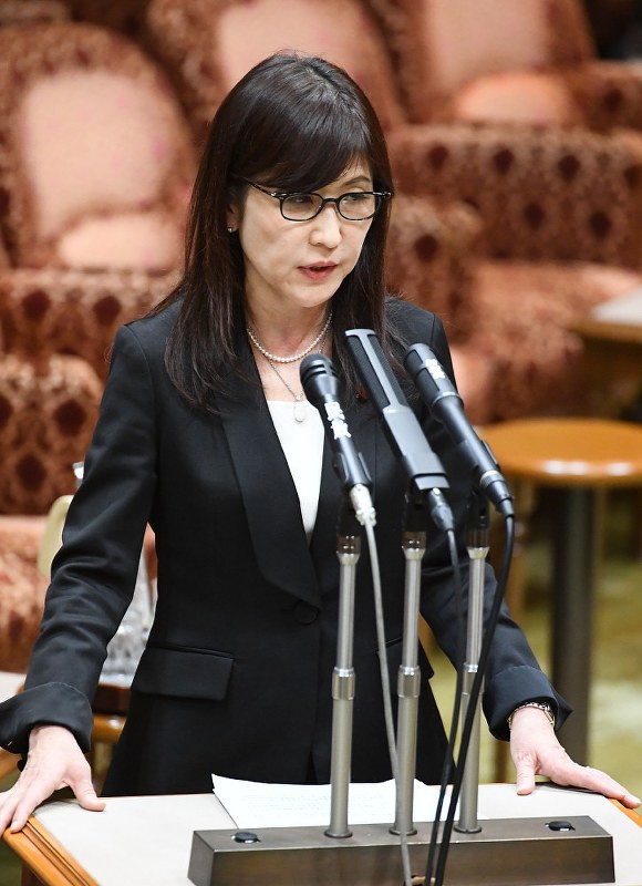 参院予算委員会で答弁する稲田朋美防衛相=国会内で2017年3月24日、川田雅浩撮影