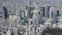 新宿の高層ビル群＝２０１７年１月３１日、小出洋平撮影