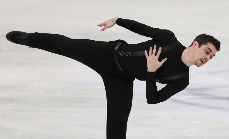 世界フィギュア フェルナンデス３連覇へｓｐ首位 毎日新聞