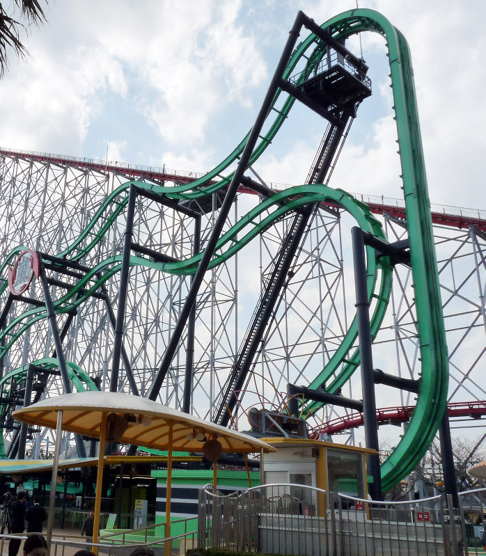 コースター緊急停止 先行車両トラブルで安全装置作動か 毎日新聞