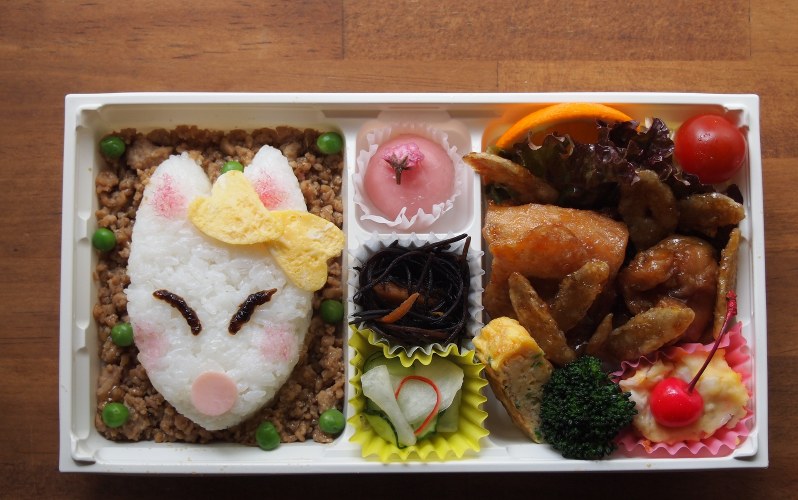 山口 湯田温泉に公式キャラ弁 白狐まつりで発売 毎日新聞