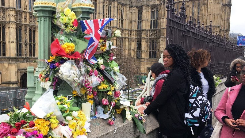 テロが発生した英国会議事堂につながるウエストミンスター橋=2017年3月、三沢耕平撮影