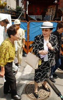 訃報：京唄子さん89歳＝女優、漫才コンビで活躍 [写真特集2/9