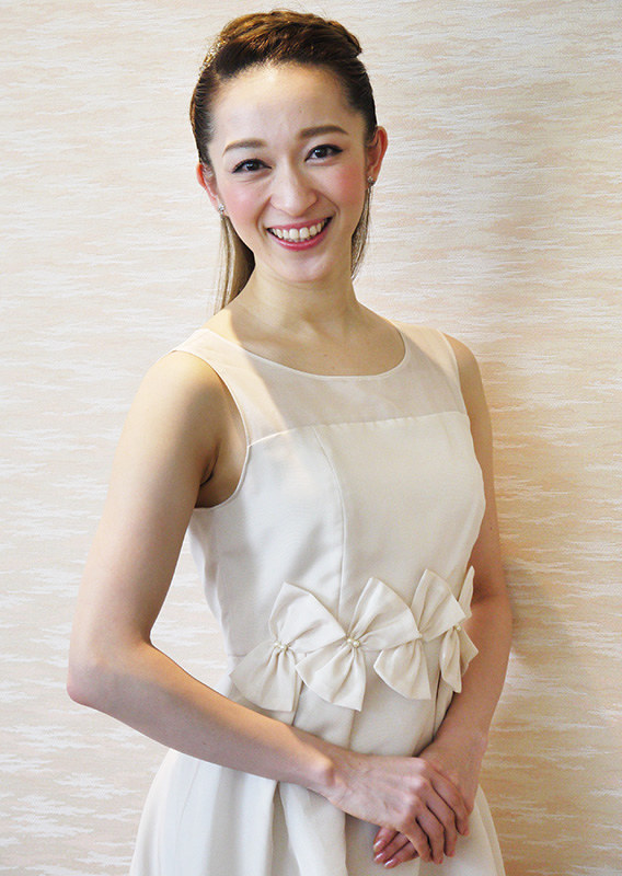 魅 宝塚 たゆまぬ挑戦 まさか のち笑顔 星組 有沙瞳 毎日新聞