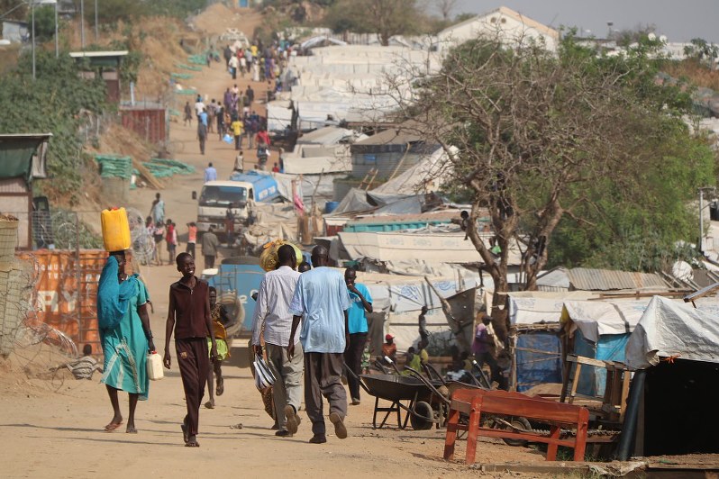 南スーダン・ジュバ市内の避難民キャンプ。自衛隊の撤収は決まったが、混乱が収まったわけではない=2016年12月、小泉大士撮影