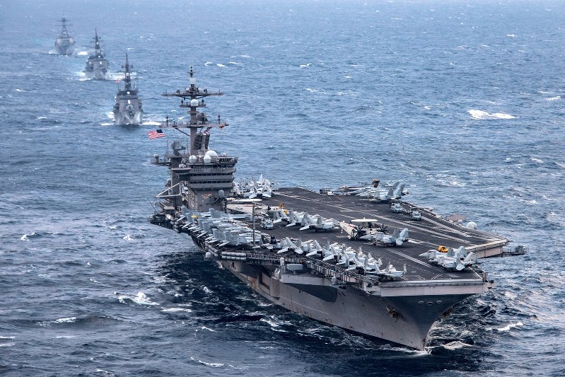 東シナ海で日本の海上自衛隊と合同演習する米原子力空母「カール・ビンソン」=2017年3月9日、米国防総省提供