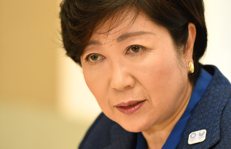 毎日新聞のインタビューに答える東京都の小池百合子知事=都庁で2017年4月17日、丸山博撮影