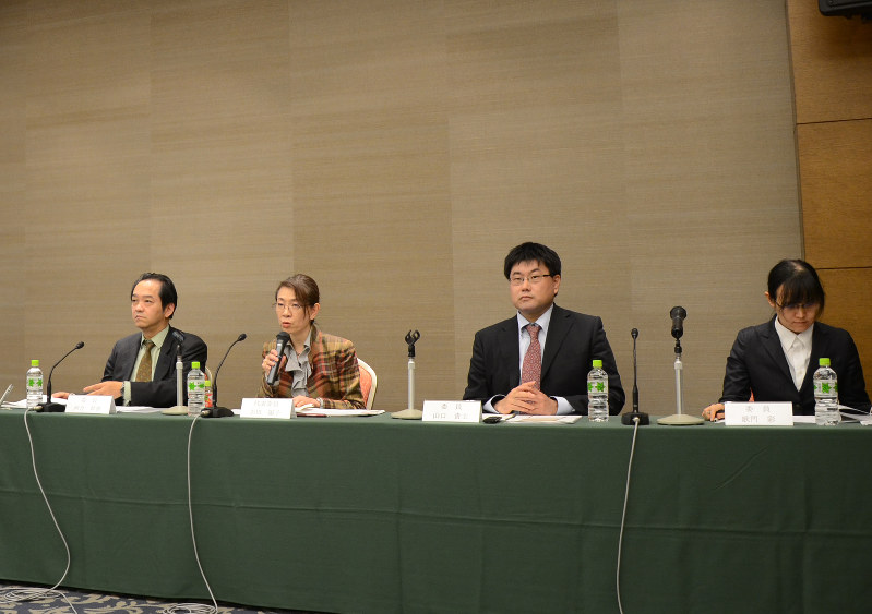 「AV業界改革推進有識者委員会」の(左から)河合幹雄委員、志田陽子代表委員、山口貴士委員、歌門彩委員=2017年4月17日、中嶋真希撮影