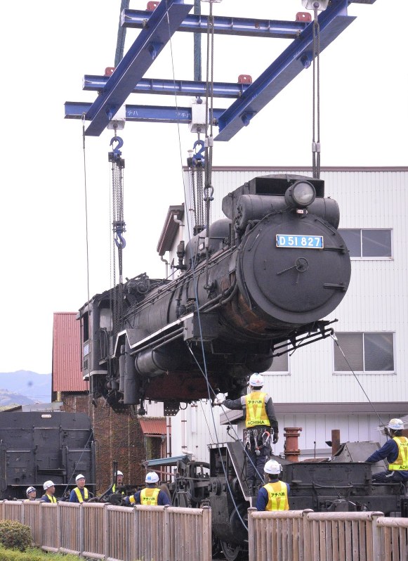 デゴイチ：和歌山の鉄道公園に搬入 夏めどに園内線路疾走 | 毎日新聞