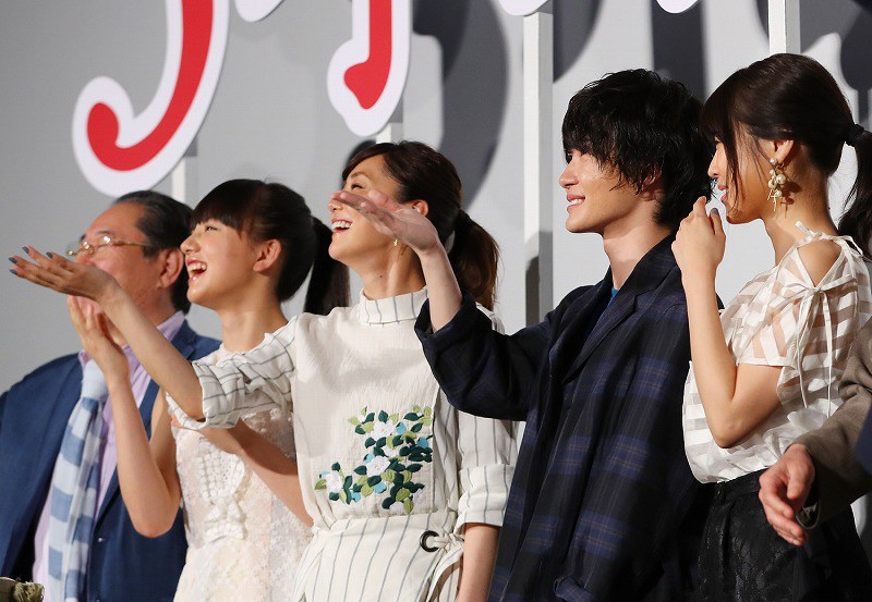 ３月のライオン 後編 公開初日 神木さんらあいさつ 写真特集2 15 毎日新聞