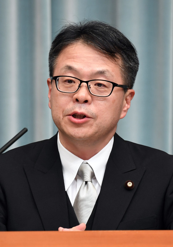 記者会見する世耕弘成経産相=首相官邸で2016年8月、喜屋武真之介撮影