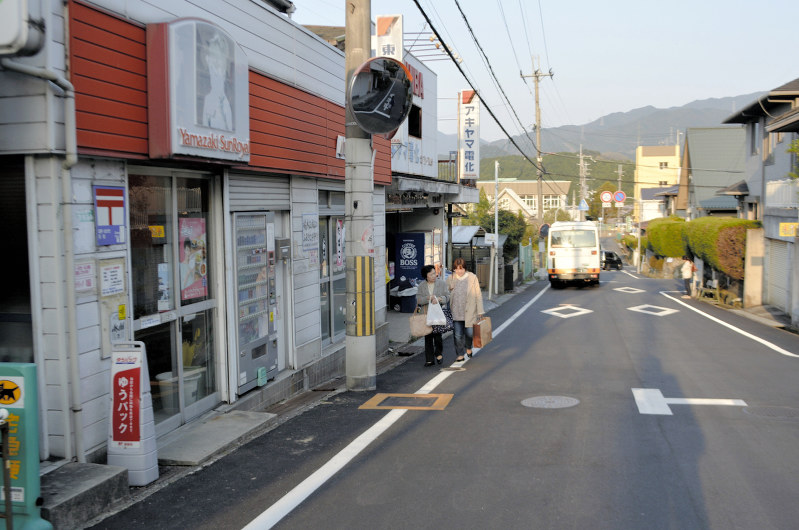 千早赤阪村の住宅団地。過疎化に伴って個人商店も少なくなり、住民からはコンビニ設置を求める声が上がる=大阪府千早赤阪村小吹で、金志尚撮影