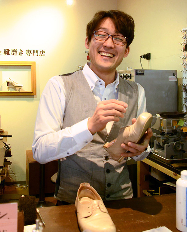 靴磨き:働く人支える ピカピカ、元銀行マンの夢 徳島市内進出へ