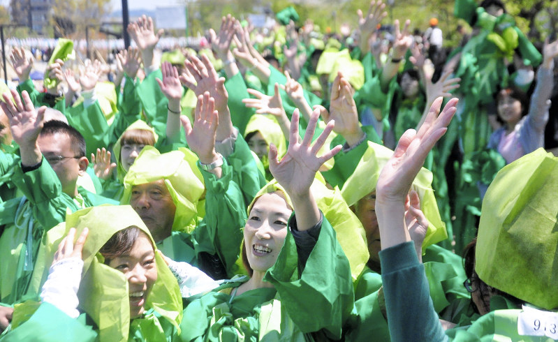 ギネス記録 野菜姿８８８人 滋賀 わさび菜ｐｒ 毎日新聞
