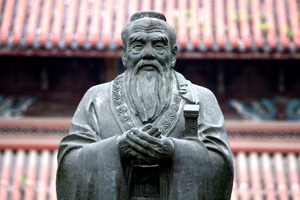 中国・蘇州の孔子廟孔子像