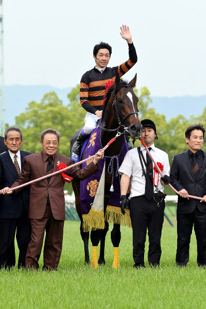 ウマ女十番勝負：（6）天皇賞・春 虹色に光る末脚で……レインボー