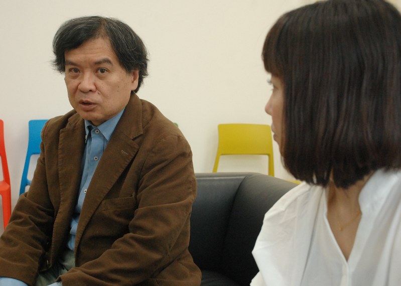 片渕さん(左)も西川さん(右)も、互いの映画作りへの姿勢を、興味深く聞いていた=勝田友巳撮影
