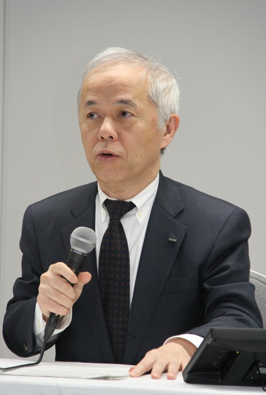 決算を発表する広瀬直己・東電HD社長=東京都千代田区の東電HD本社で2017年4月28日午後5時16分、片平知宏撮影