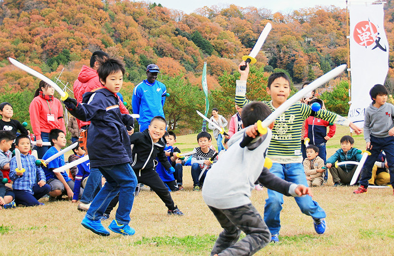 盛り上がった2016年秋のチャンバラ合戦イベント=実行委提供
