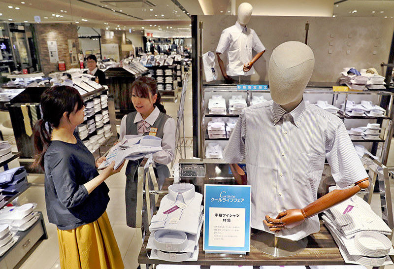 クールビズ 百貨店は熱戦 洗える絹ジャケット 汗かいても爽やか 毎日新聞