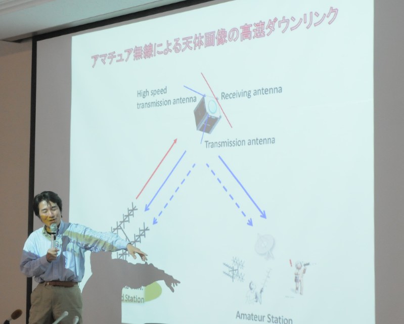 「AO-stars」について説明する能見公博教授=浜松市中区の静岡大工学部で