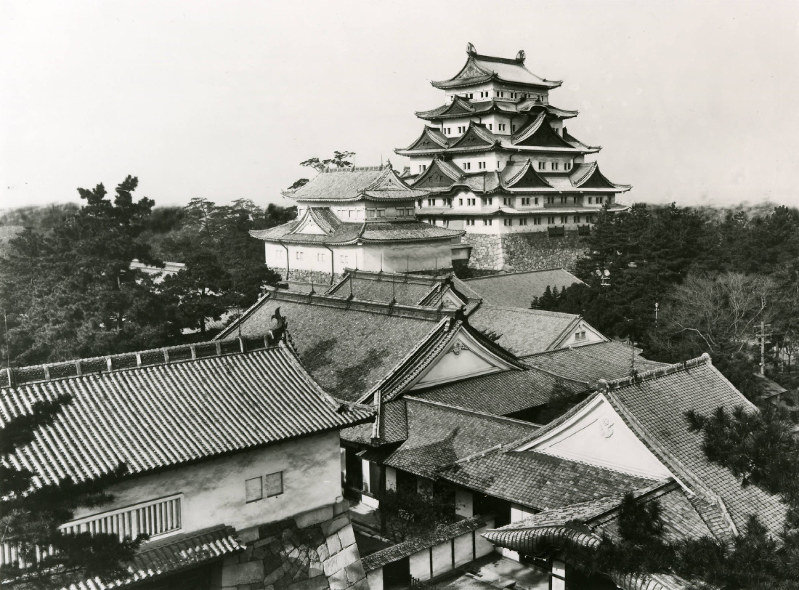 1945年の空襲で焼失する前の名古屋城天守閣=同城総合事務所提供