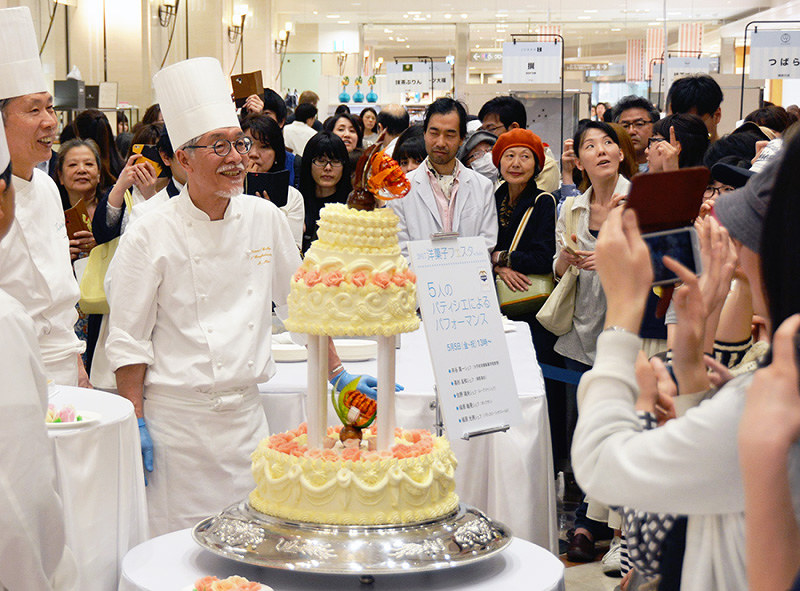 洋菓子フェスタ パティシエの技に魅了 ケーキ作り実演 神戸 兵庫 毎日新聞