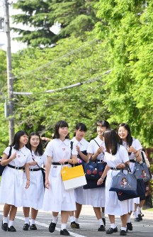 衣替え さわやか半袖ワンピース 神戸の松蔭中 高校 写真特集3 6 毎日新聞