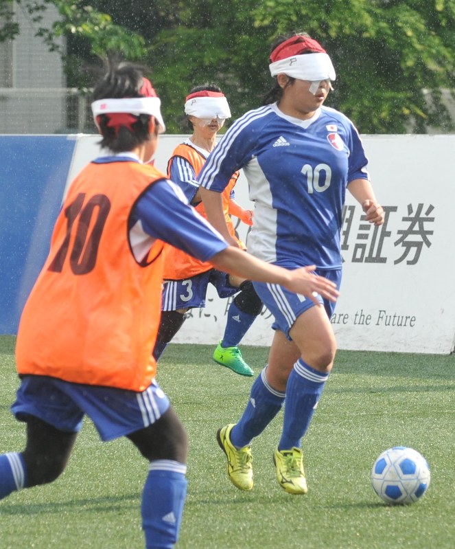 ブラインドサッカー 女子日本代表が発足 初の国際大会v 毎日新聞 ブラインドサッカー 女子日本代表が発足 初の国際大会v 毎日新聞