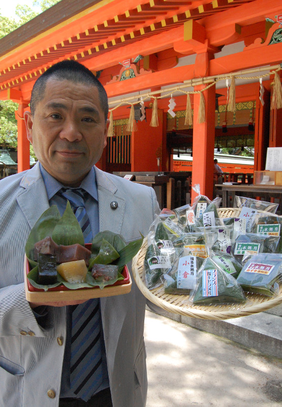 博多の和菓子 食感の違いも際立つ 博多水無月 販売開始 毎日新聞