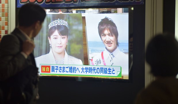 皇室 眞子さまご婚約へ 元 海の王子 小室さんと 飾らず 愛結実 毎日新聞