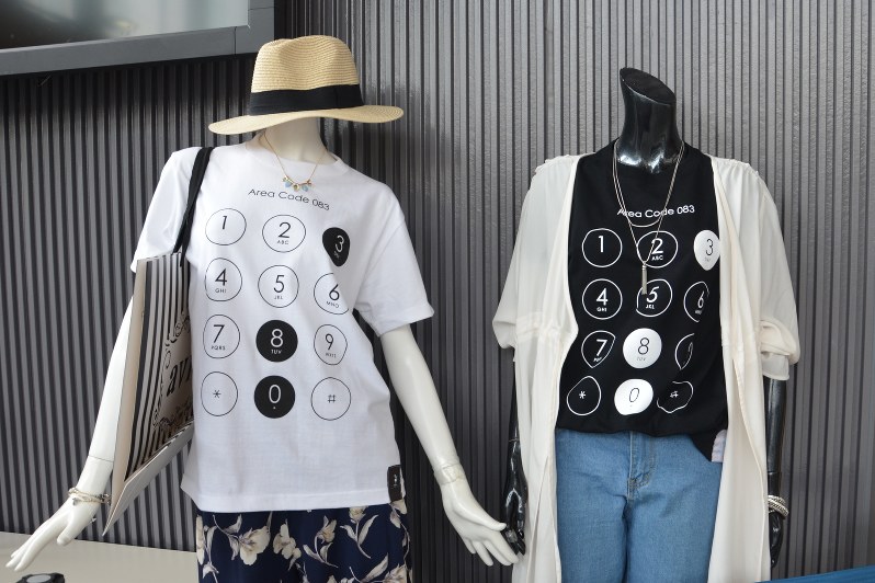 ｔシャツ 市外局番 ０８３ デザイン 下関市が販売 着るだけでシティプロモーション 山口 毎日新聞