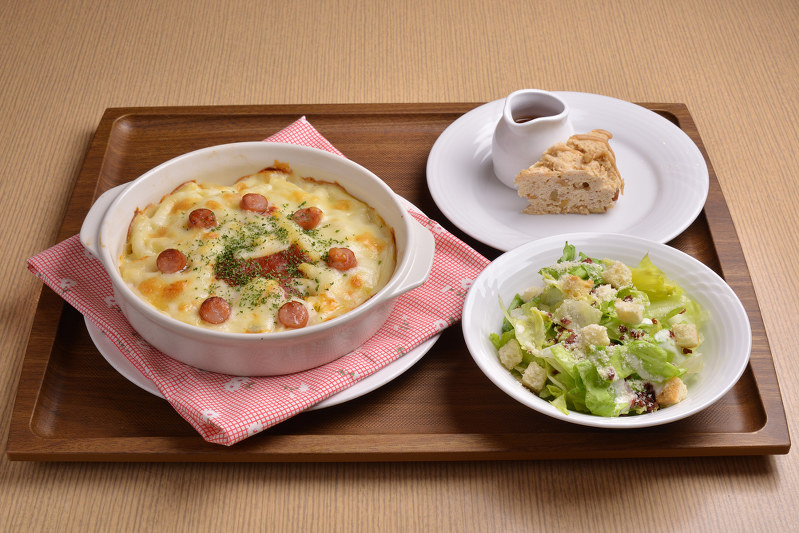 伊勢志摩サミット参加国にちなんだ食材のメニュー「サミットドリアセット」=近鉄リテーリング提供