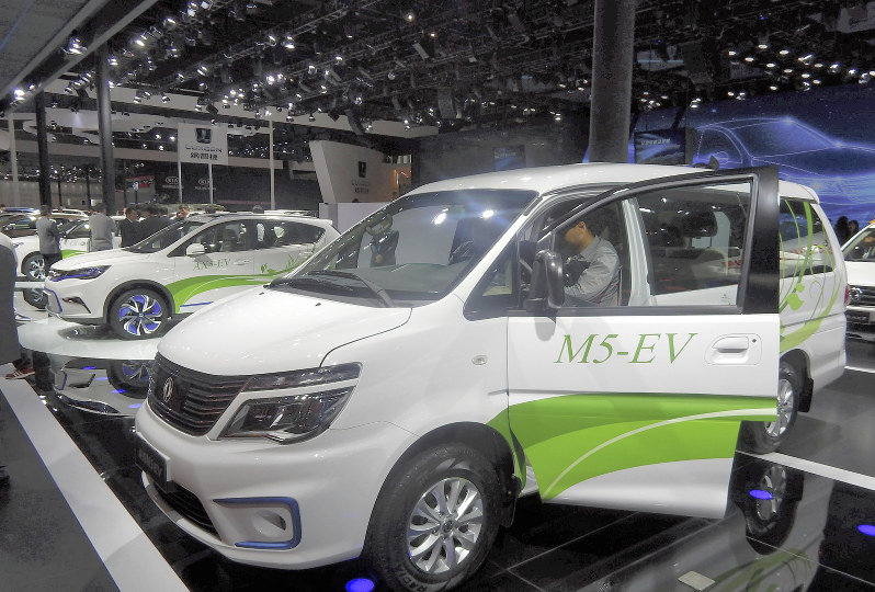 中国車 世界に照準 25年めど トップ10入り 中長期計画 新エネ車 柱 毎日新聞 中国車 世界に照準 25年めど トップ10入り 中長期計画 新エネ車 柱 毎日新聞