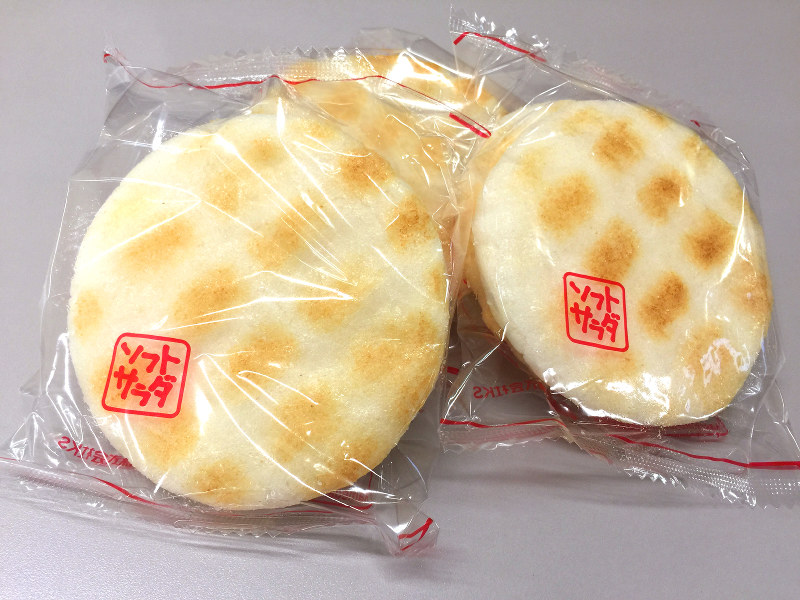 亀田製菓 せんべいに金属片 食べた女児が口内をけが 毎日新聞